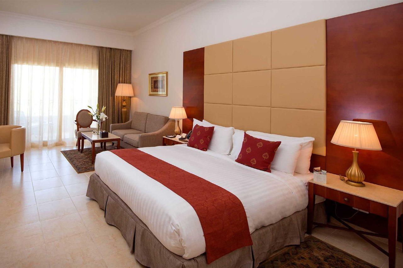 Baron Palace Sahl Hasheesh Hurghada Buitenkant foto A room at the Hilton Sharm El Sheikh