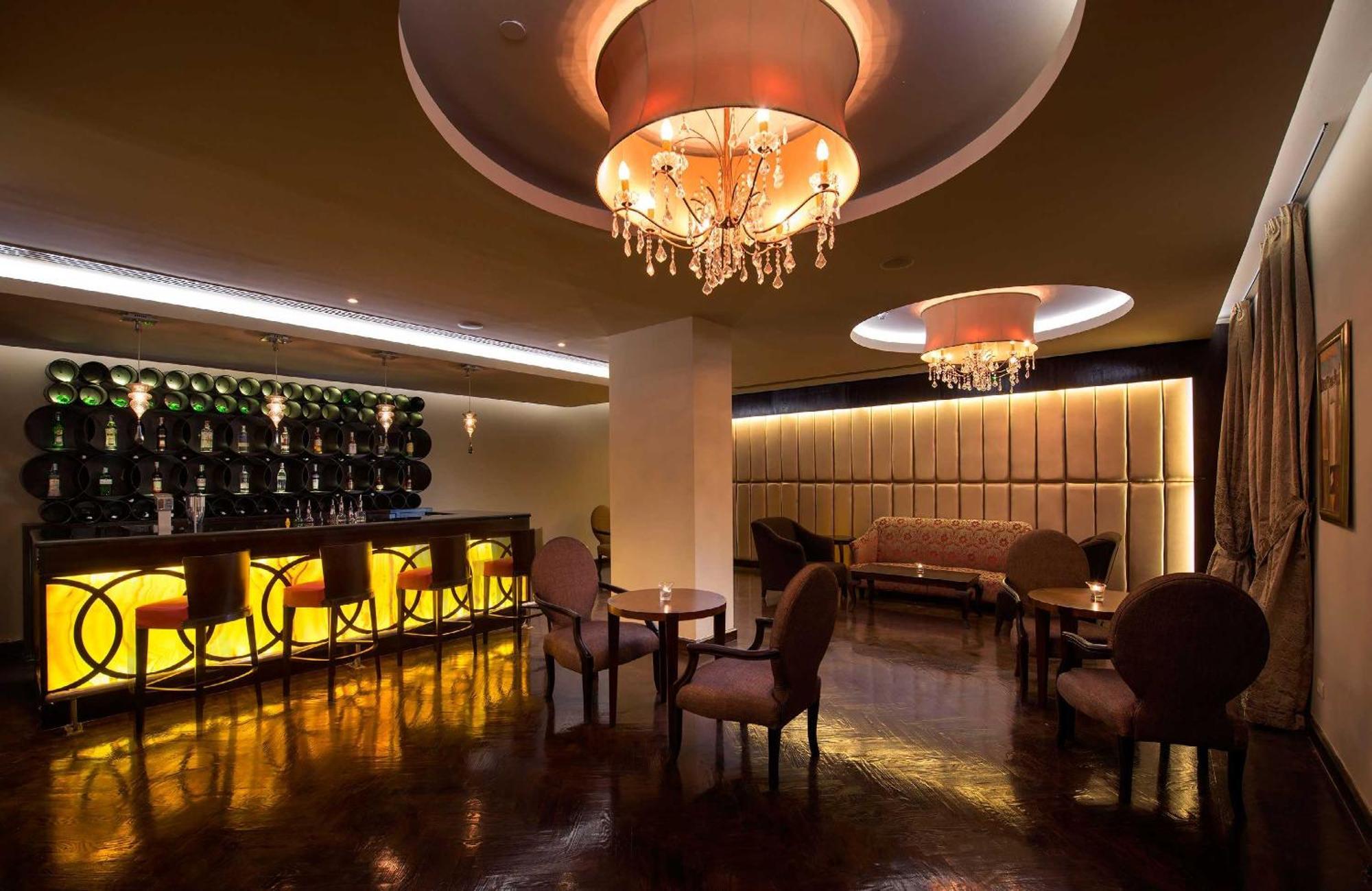 Baron Palace Sahl Hasheesh Hurghada Buitenkant foto The bar at the Mandarin Oriental, London